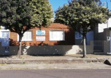 Casa de dos dormitorios sobre Avenida Colón 